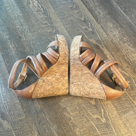 Tory Burch Jeanine Snake Print Leather Wedge Size 8 1/2 - Picture 8 of 16